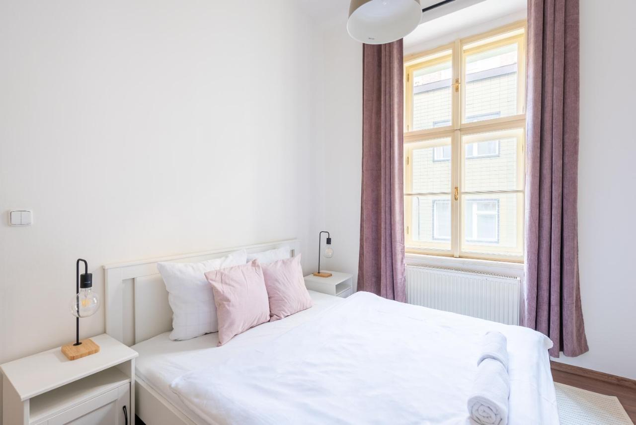Budget Reznicka Apartment Praha Eksteriør bilde